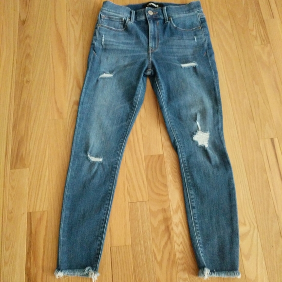 NWOT!! Express Mid Rise Ripped Raw Hem Cropped Jea - Picture 2 of 10